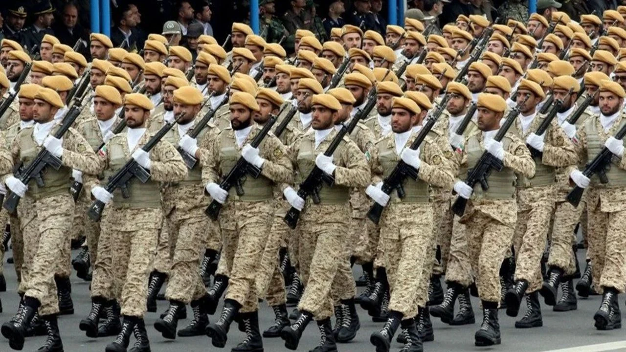 iran-askeri-gucu-hakkinda-bilgiler-17129571549305.webp