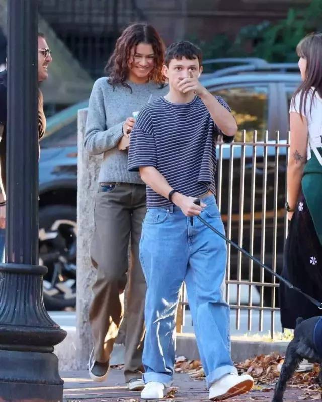 zendaya-tom-holland-yuruyus.jpg