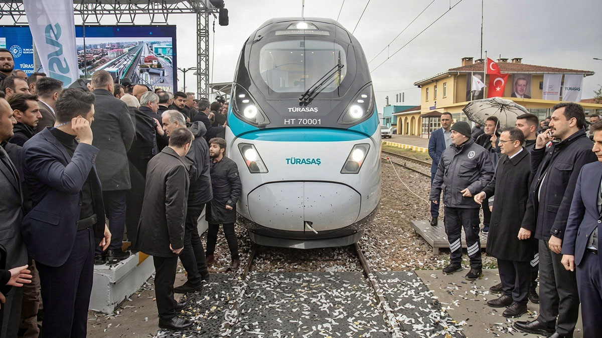 turasas-yerli-milli-tren-yuksek-hizli-tren-yht-demiryolu-tcdd.jpg