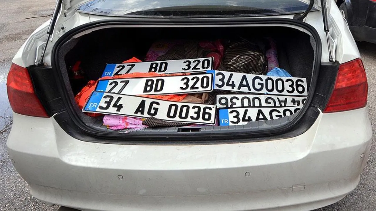 app-plaka-denetimleri-ardindan-merak-ediliyor-kalin-harfli-plakalar-gecerli-mi-1780324-20260329152719.jpg