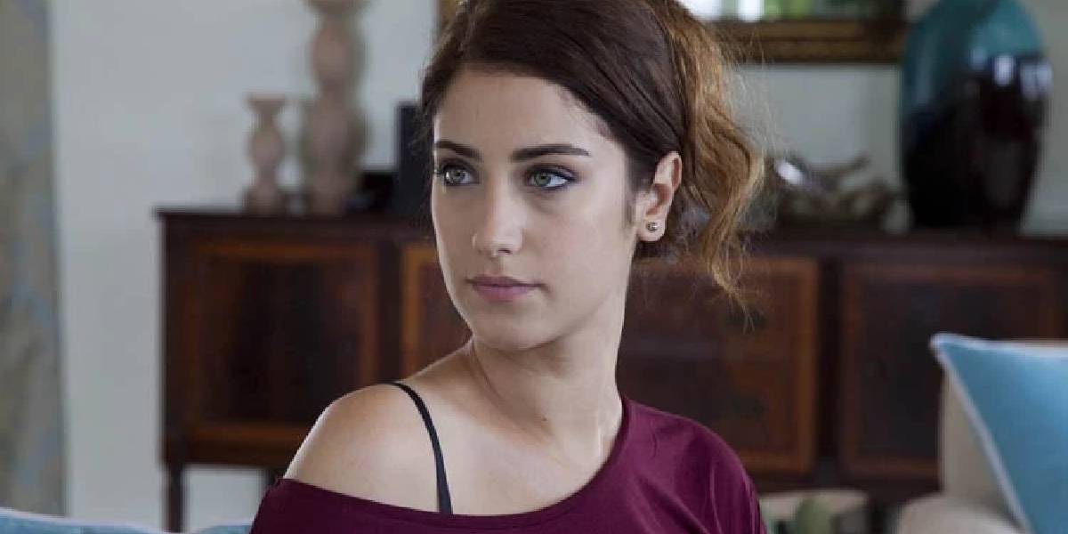 hazal-kaya-1.jpg