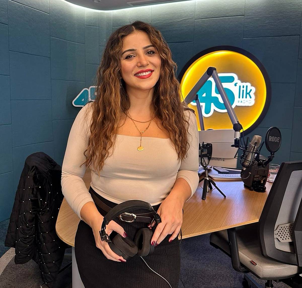 kubra-kacmaz-radyo-45likten-ayrildi-mi.jpg