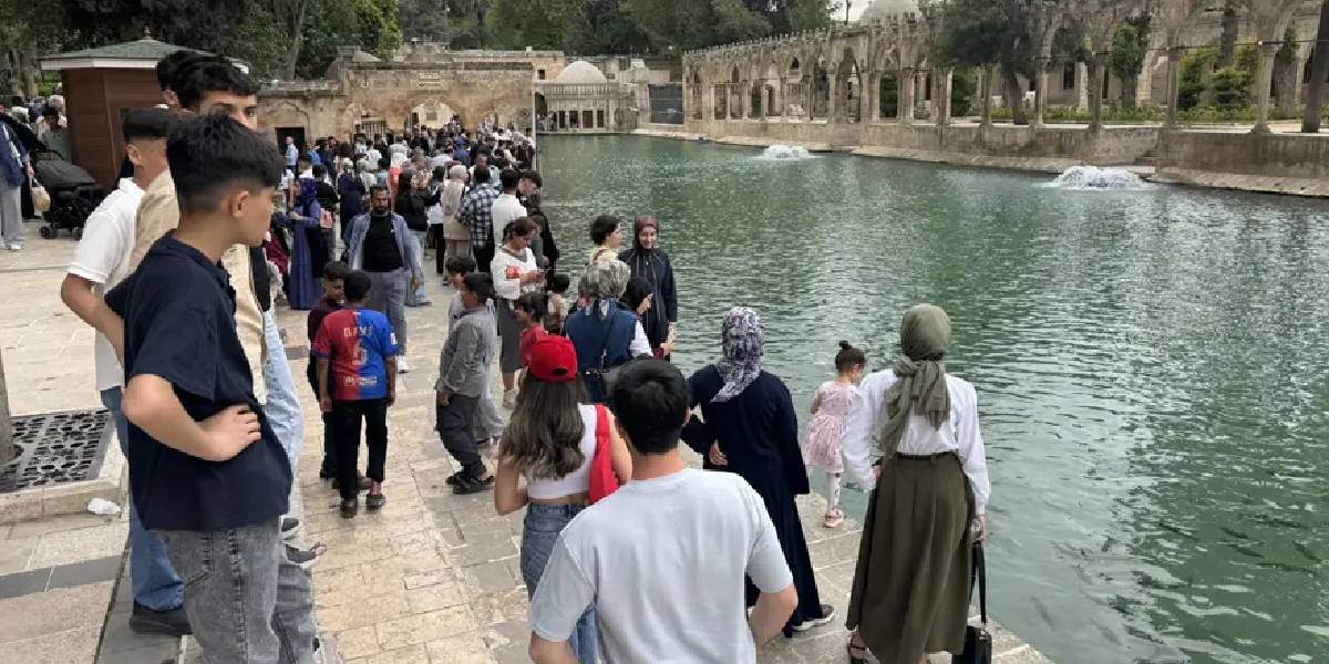 balikligole-ziyaretci-akin-ediyor-1.jpg