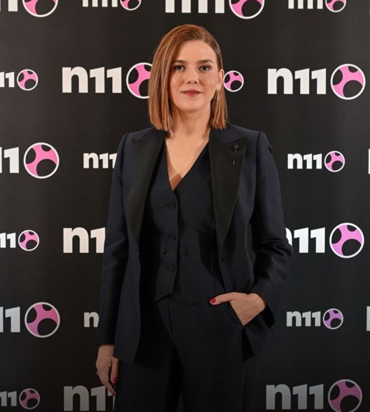 n11-ceo-nihal-dindar-akin-kimdir-kac-yasinda.jpg