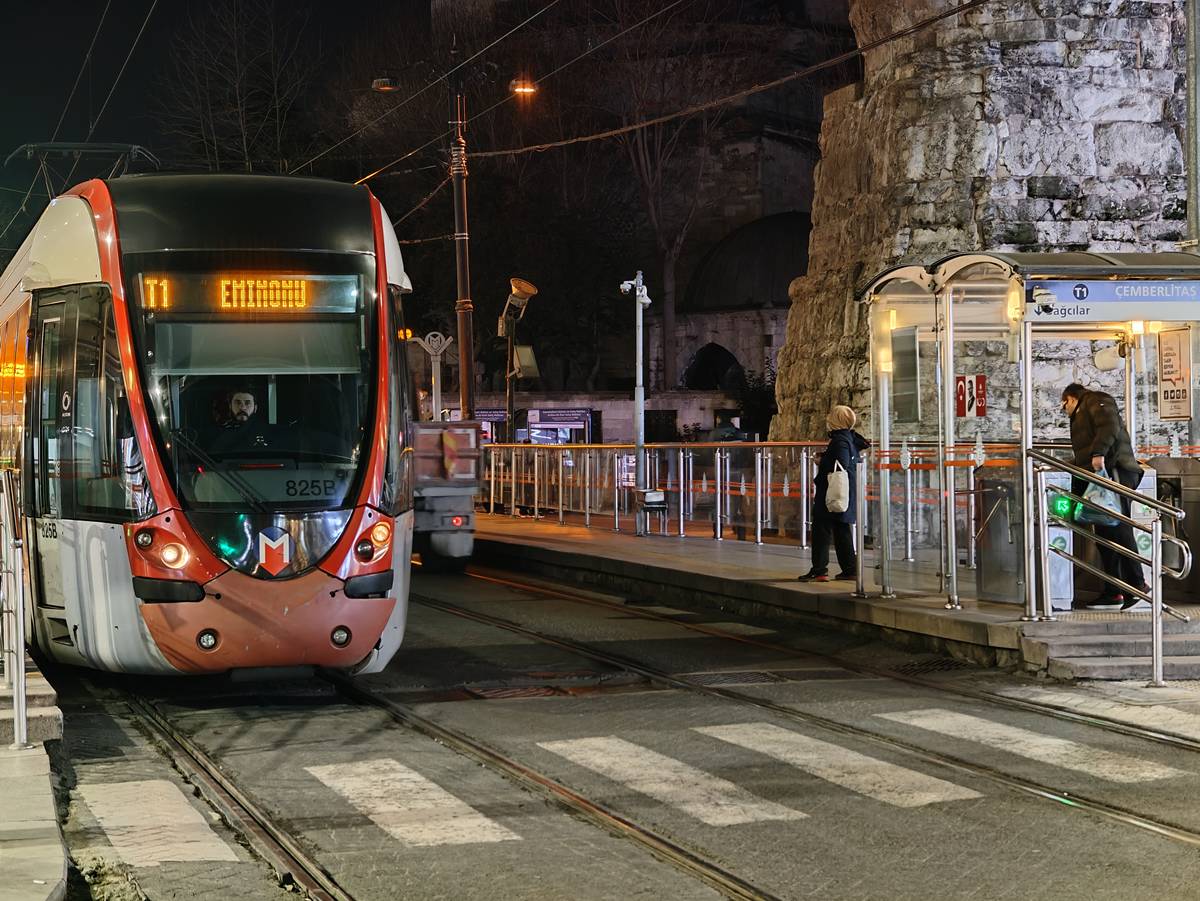 cemberlitas-tramvay-istasyonu.jpg