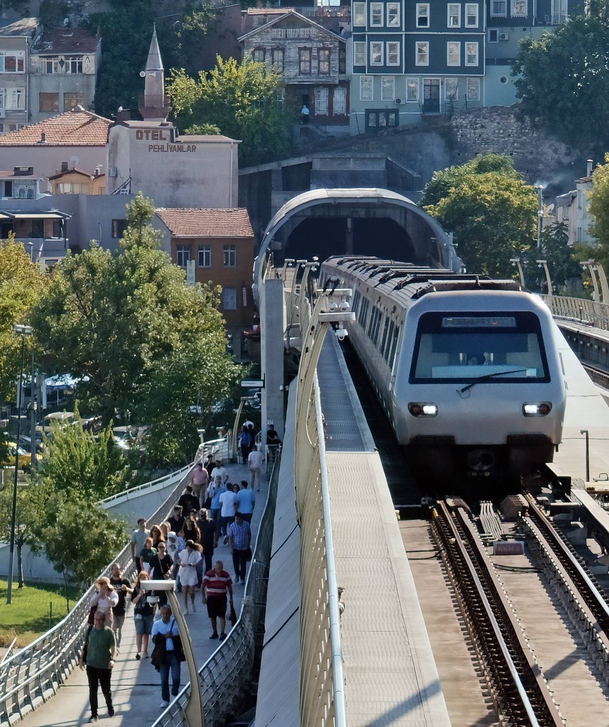halic-metro-istasyonu.jpg