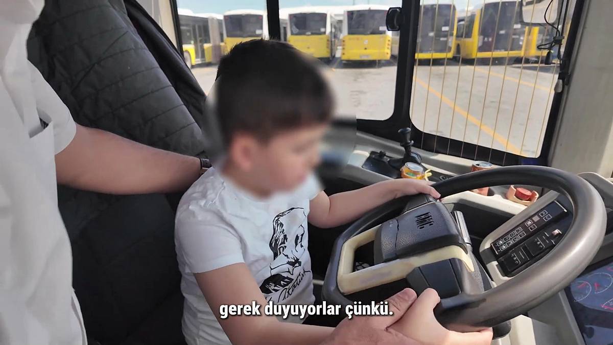otobuste-kaybolan-cocuk-nasil-bulunur-iett-iletisim-numarasi-nedir-10.jpg