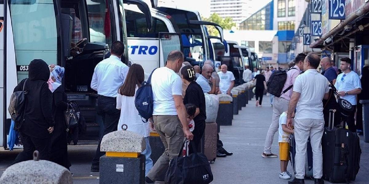 otogarlarda-bayram-yogunlugu-1.jpg