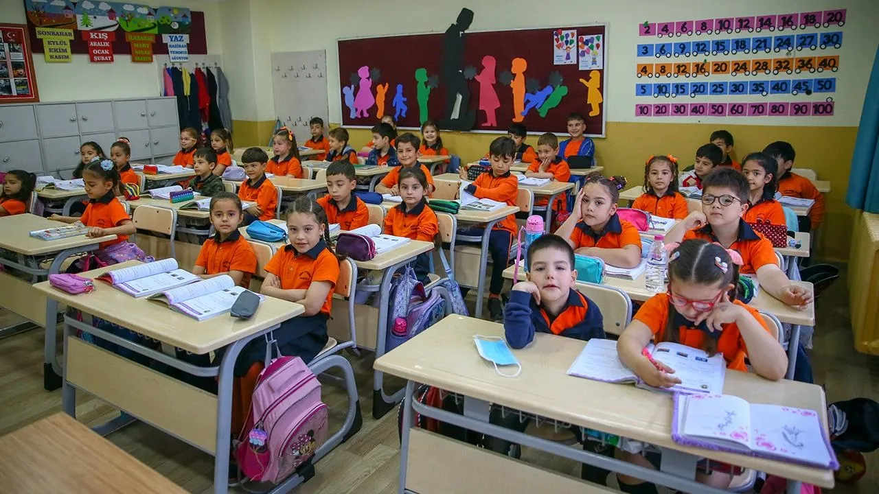 0x0-1-mayis-okullar-tatil-mi-2024-meb-resmi-tatil-tarihleri-ile-isci-bayrami-1-mayis-pazartesi-gunu-okullarda-ders-1714378325518.webp