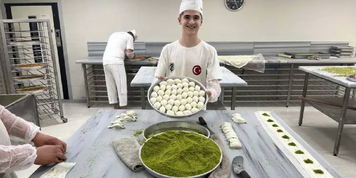 baklavacilarin-bayram-mesaisi-2.jpg