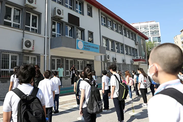 5b65df22-25-26-mayista-okullar-tatil-mi-acik-mi-25-mayis-pazartesi-gunu-okul-var-mi.webp