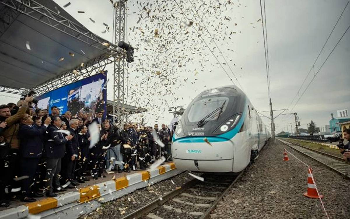 yerli-hizli-tren-nerede-var-hangi-hatta-calisiyor-1.jpg