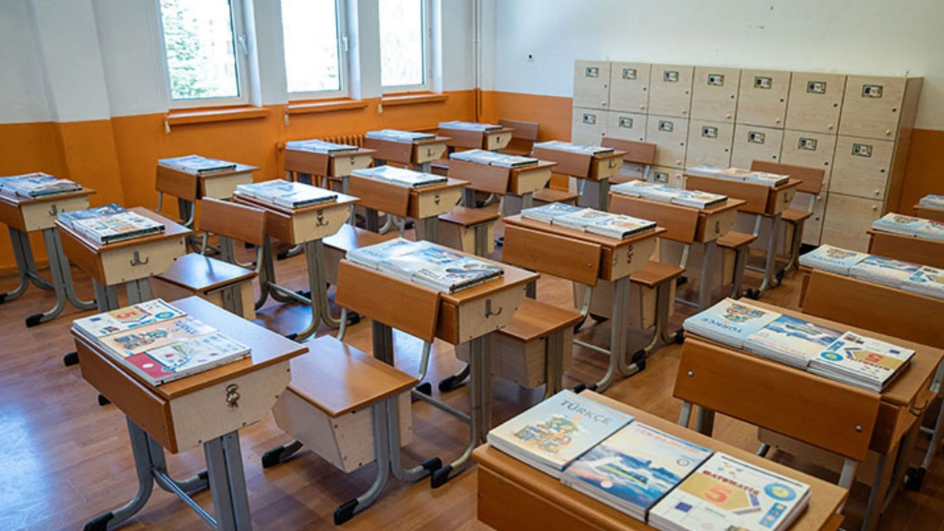 abcf2a60-okullar-yarin-tatil-mi-var-mi-1-haziran-pazartesi-okullarda-ders-durumu.webp