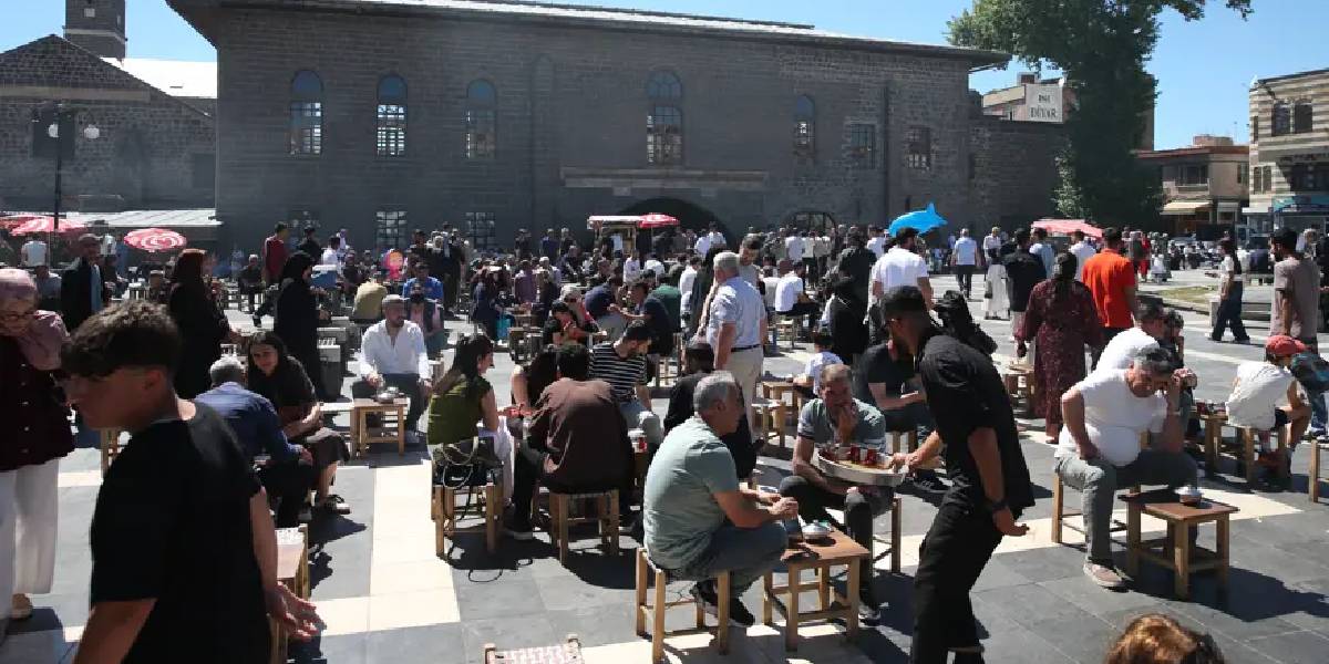 diyarbakira-bayramda-ziyaretci-akini-2.jpg