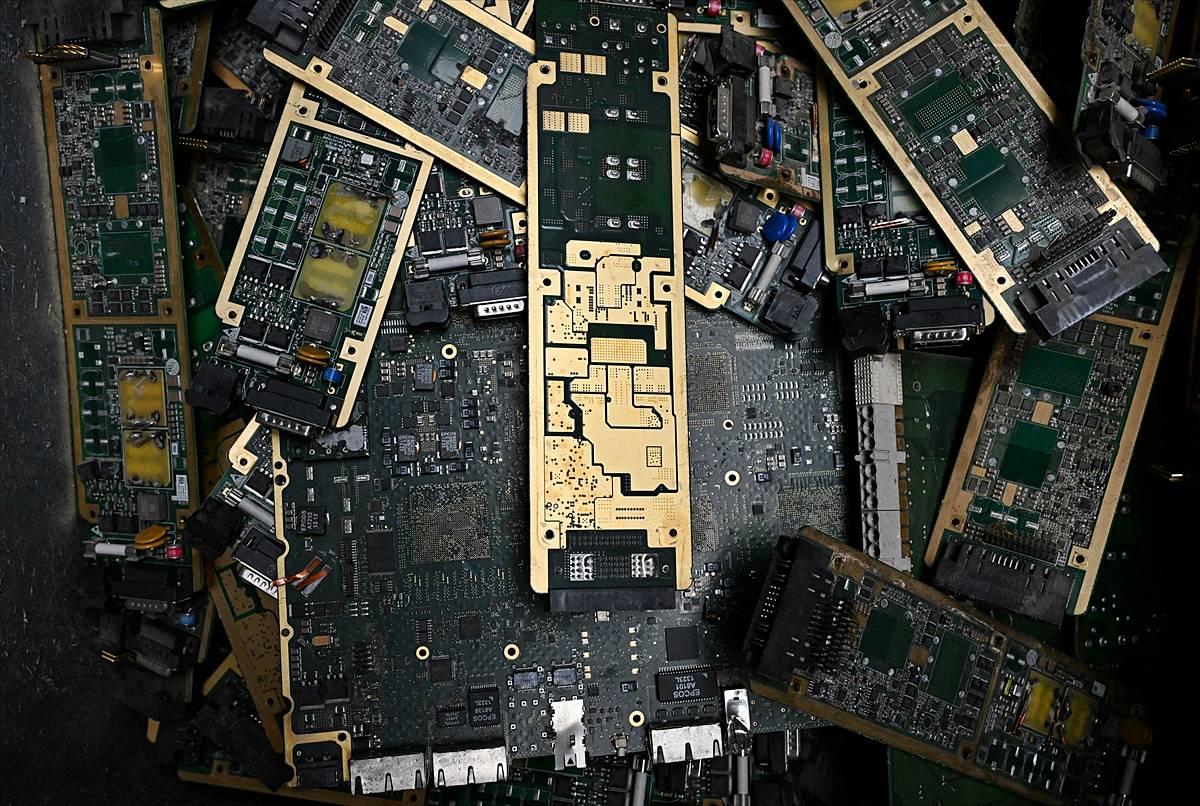 eski-cep-telefonlari-cope-atilir-mi-1.jpg