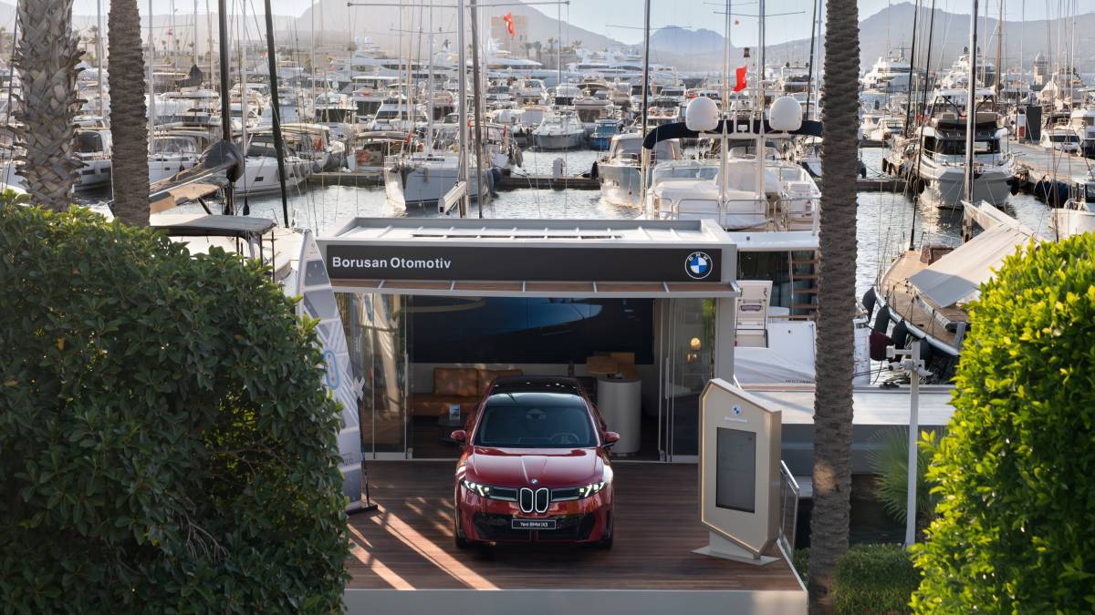 yeni-bmw-ix3-elektrikli-mobilite-deneyimini-yalikavak-marinaya-tasiyor-2.jpg