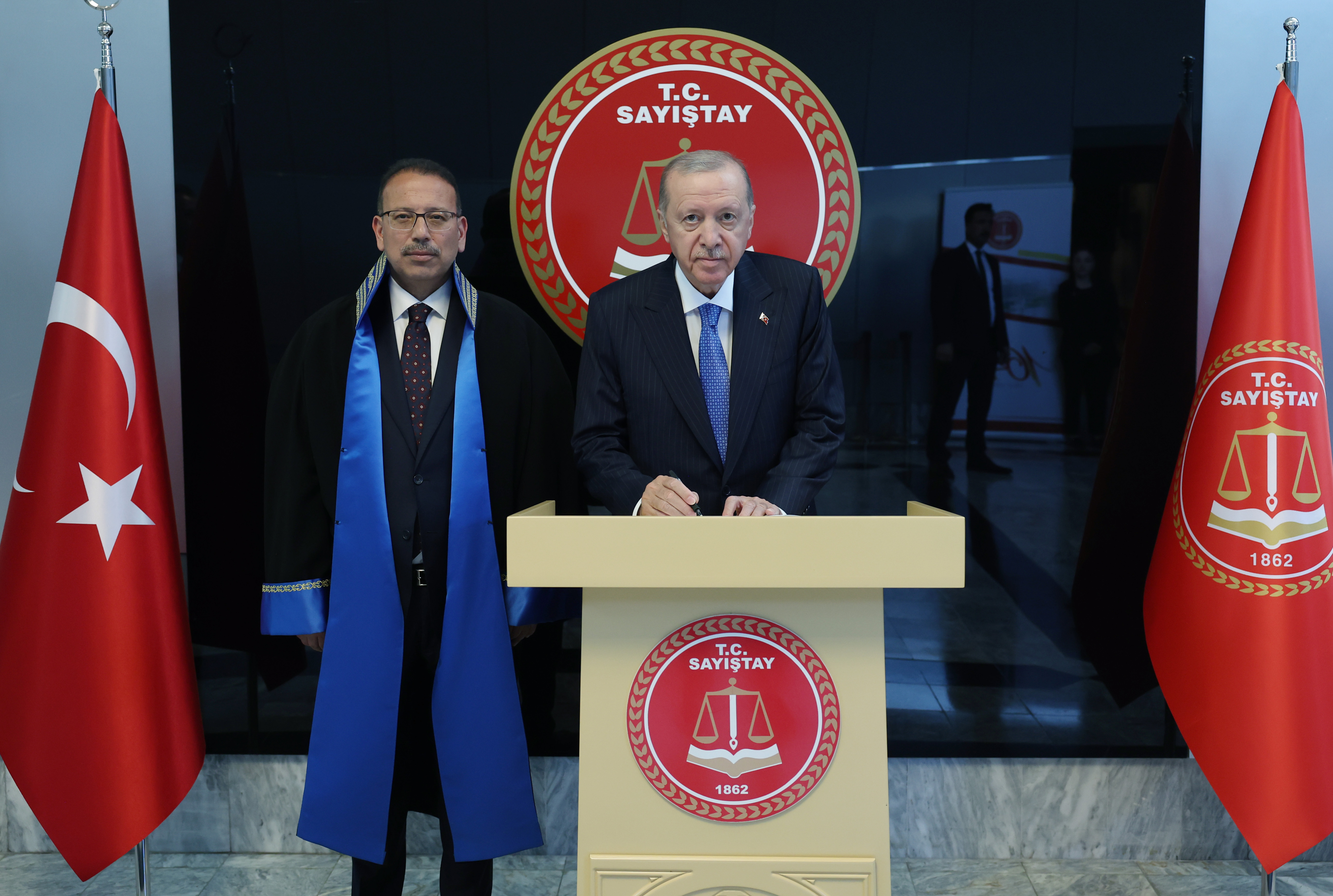 13640161.jpg