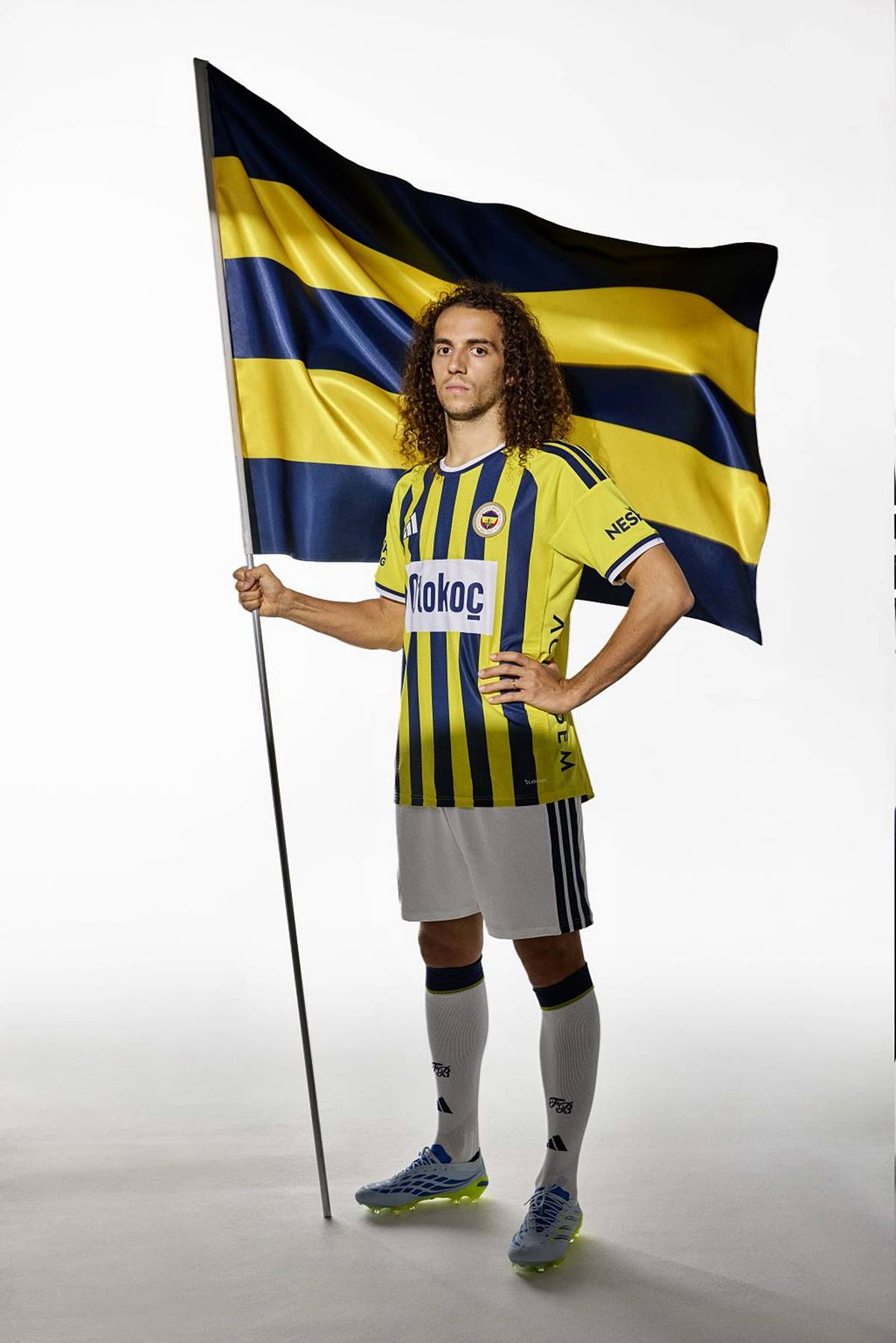 fenerbahce-yeni-sezon-formasi-cikti-mi-kac-lira-3.jpg
