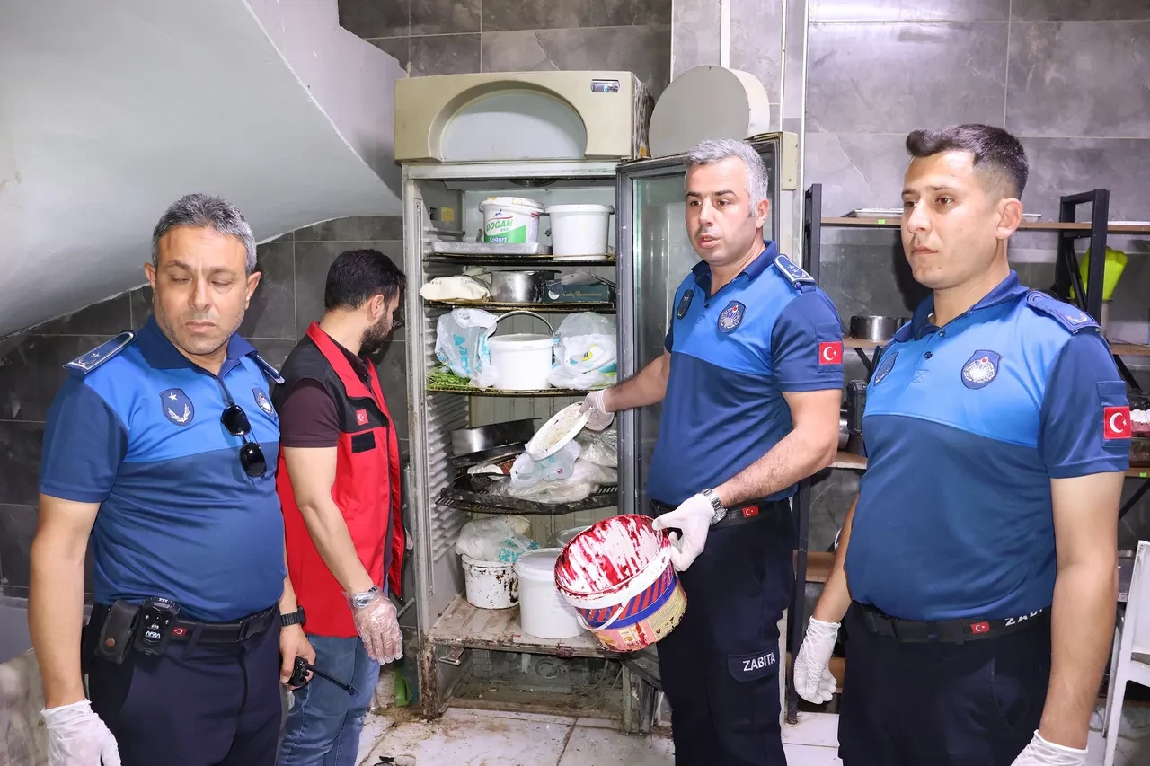 sanliurfada-mide-bulandiran-goruntu-tatlidan-bocek-fistiktan-hile-cikti-3340775-202606101425-2.webp
