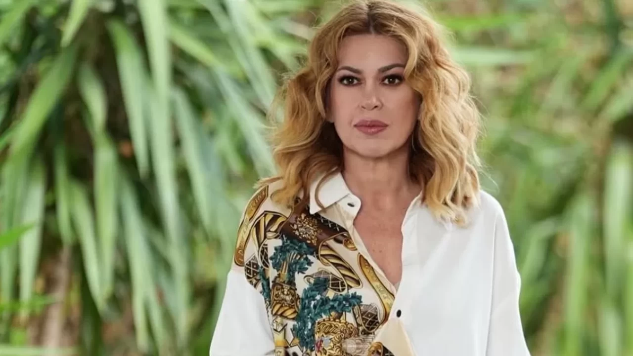 nvom-kiskanmak-dizisinin-saziyesi-ipek-tuzcuoglu-kimdir-kac-yasinda-ve-hangi-dizilerde-rol-aldi.webp