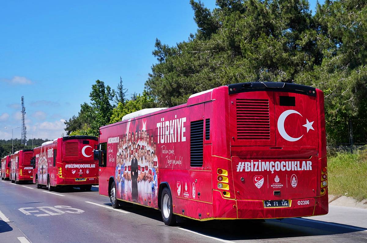 iett-milli-takim-otobusu-hangi-hatta-calisiyor-9.jpeg