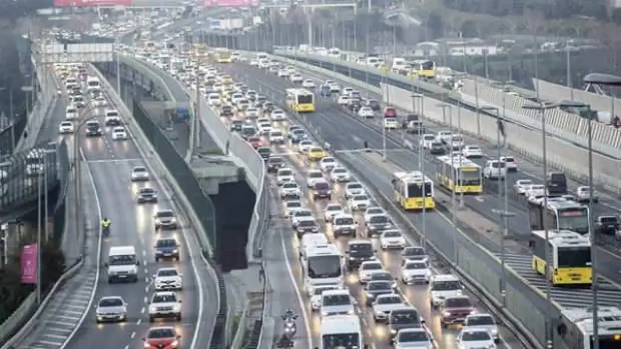 istanbul-trafige-kapali-yollar-24-26-mart-2025-istanbul-trafige-kapali-yollar-ve-alternatif-guzergahlar-1742801381-4894.webp