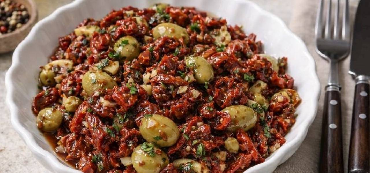 kuru-domates-salatasi-tarifi.jpg