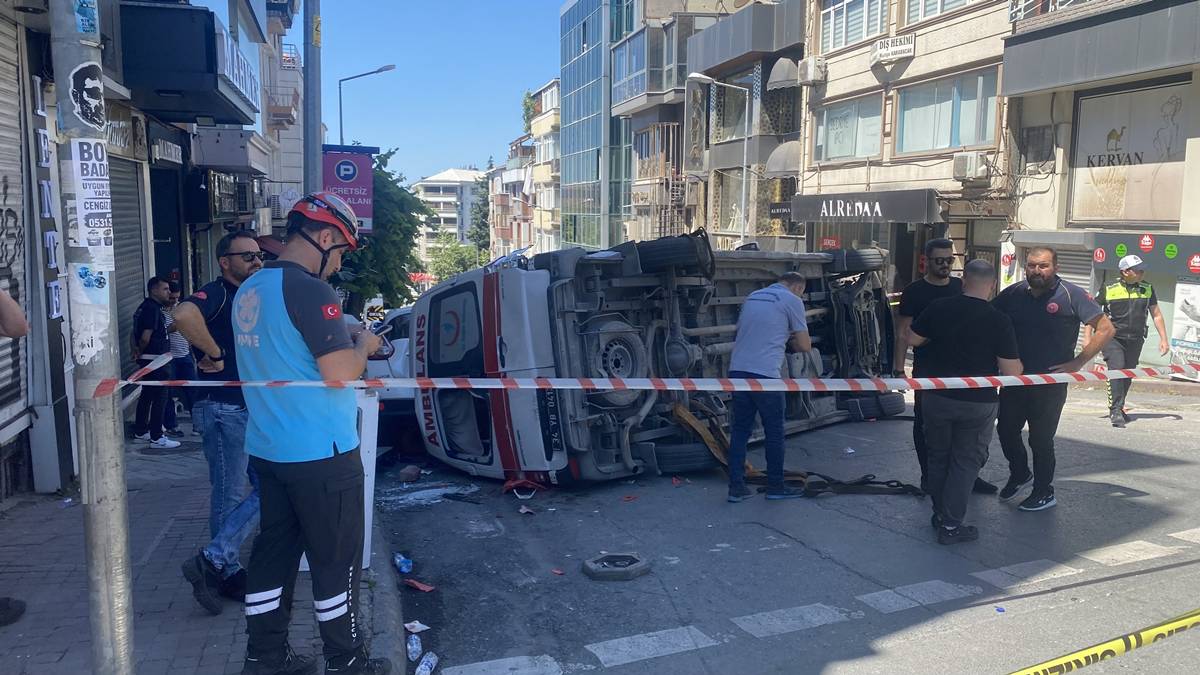 fatih-iett-otobusu-ambulans-kazasi-6.jpg