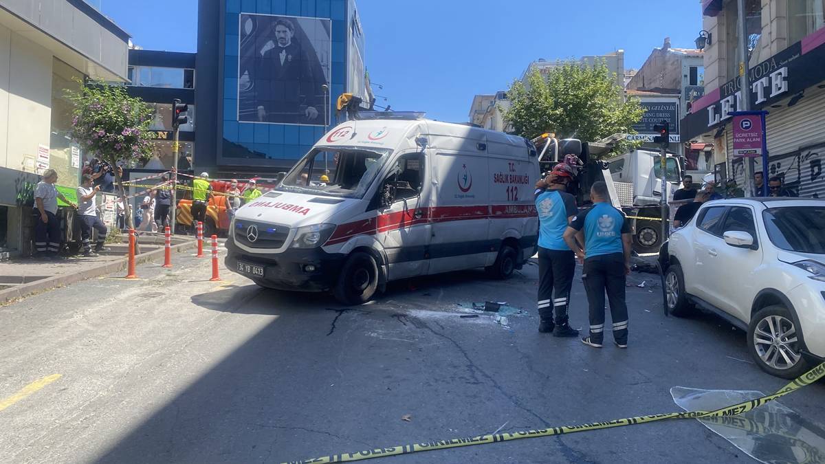 fatih-iett-otobusu-ambulans-kazasi-7.jpg