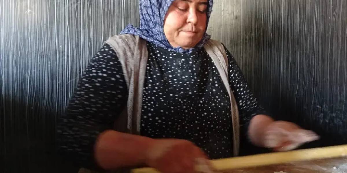 hatayda-gozleme-yapan-kadinlarin-mesaisi-1.jpg