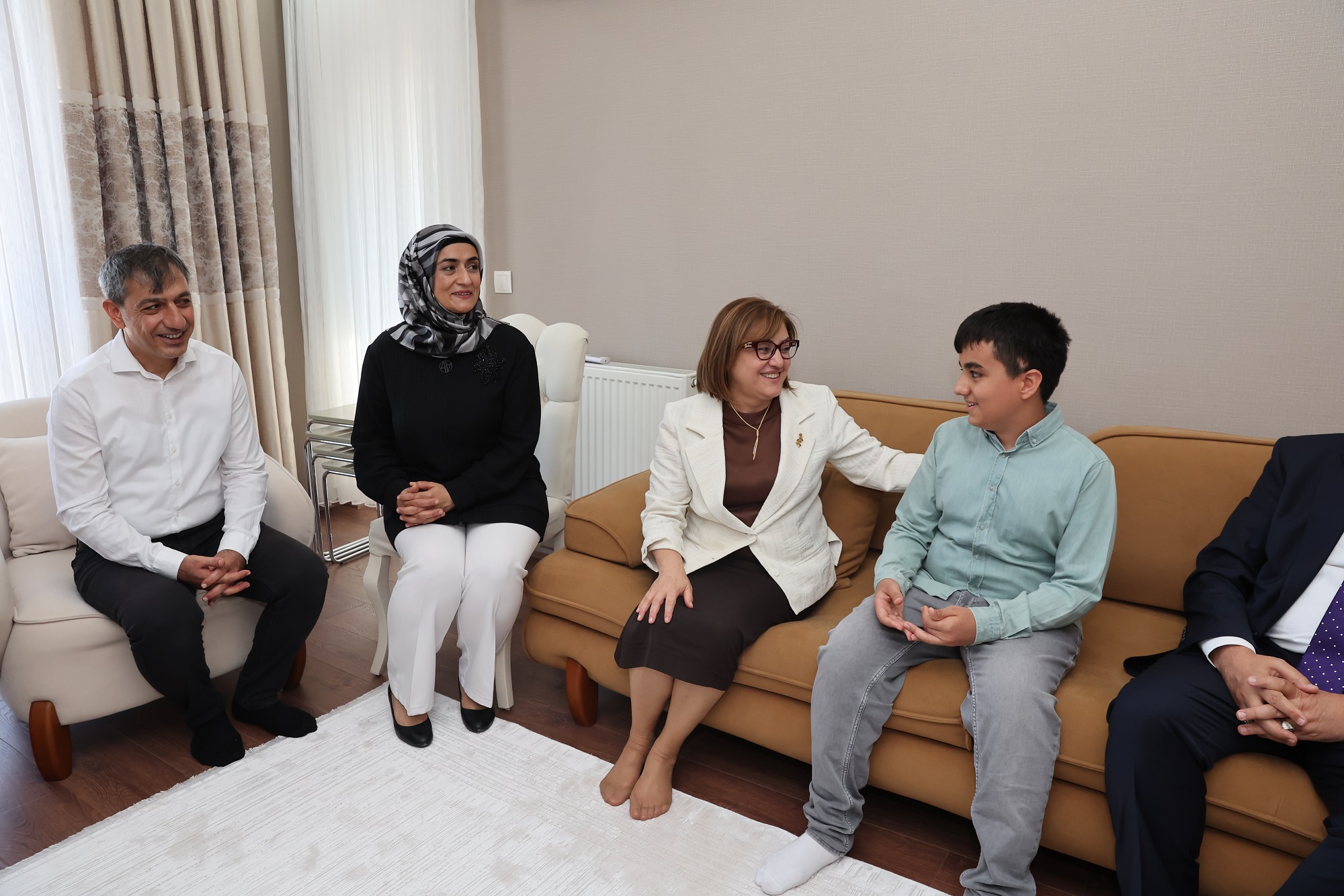 baskan-fatma-sahinden-lgs-sampiyonlarina-tam-altin-odulu-5.jpg
