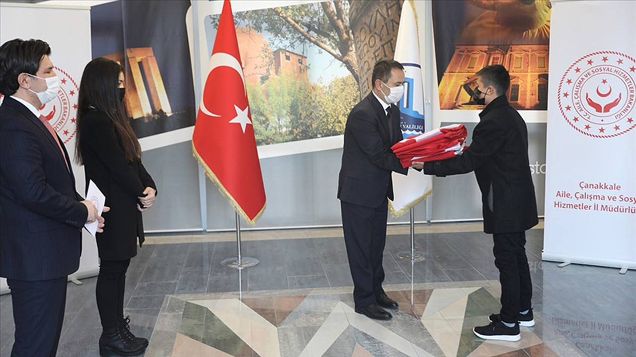 bayrak-toreni-2-lzzt.jpg