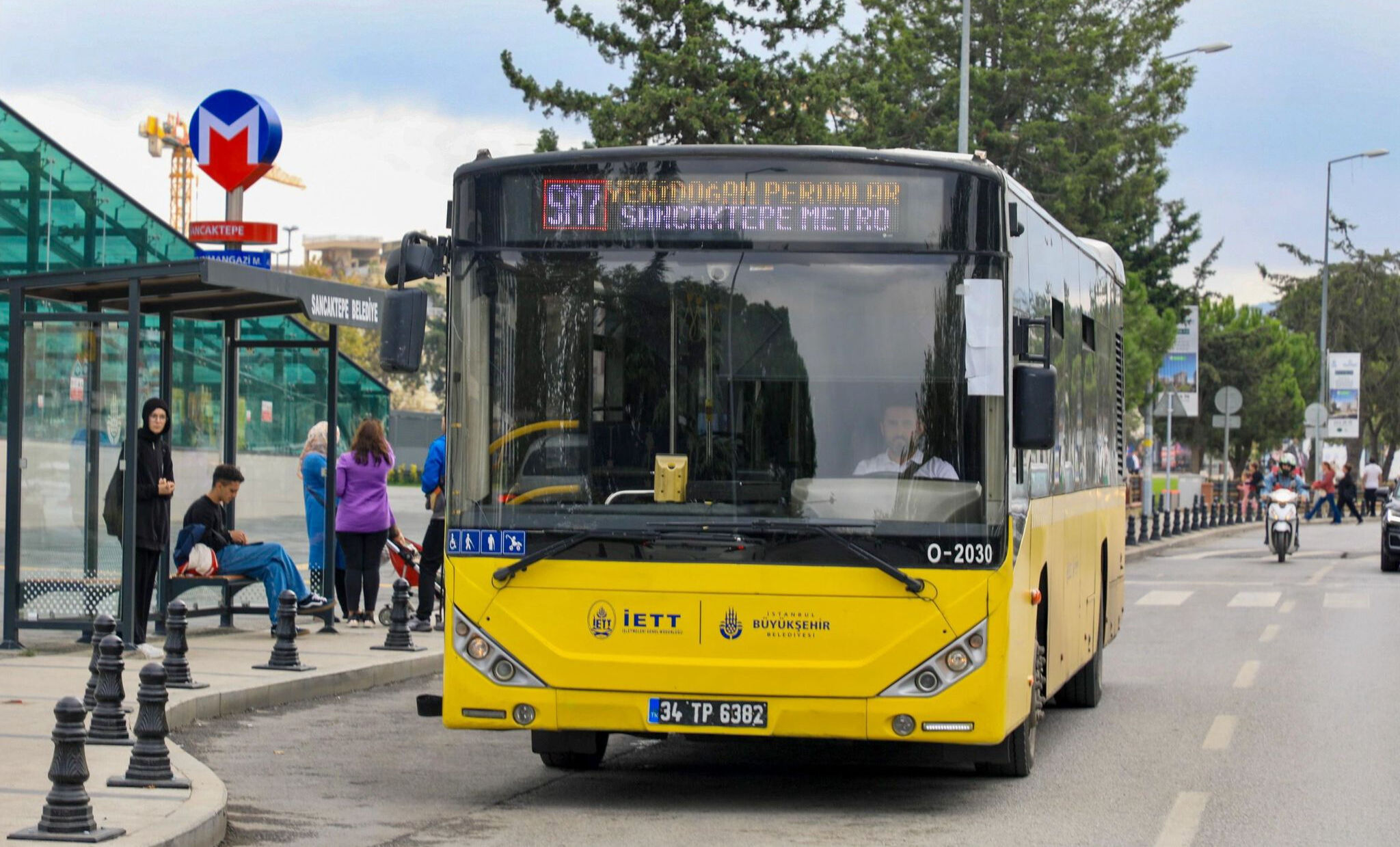 yarin-toplu-tasimalar-ucretsiz-mi-15-temmuzda-otobus-metrobus-marmaray-metro-ucretsiz-mi-olacak-17524740561275-1.jpg