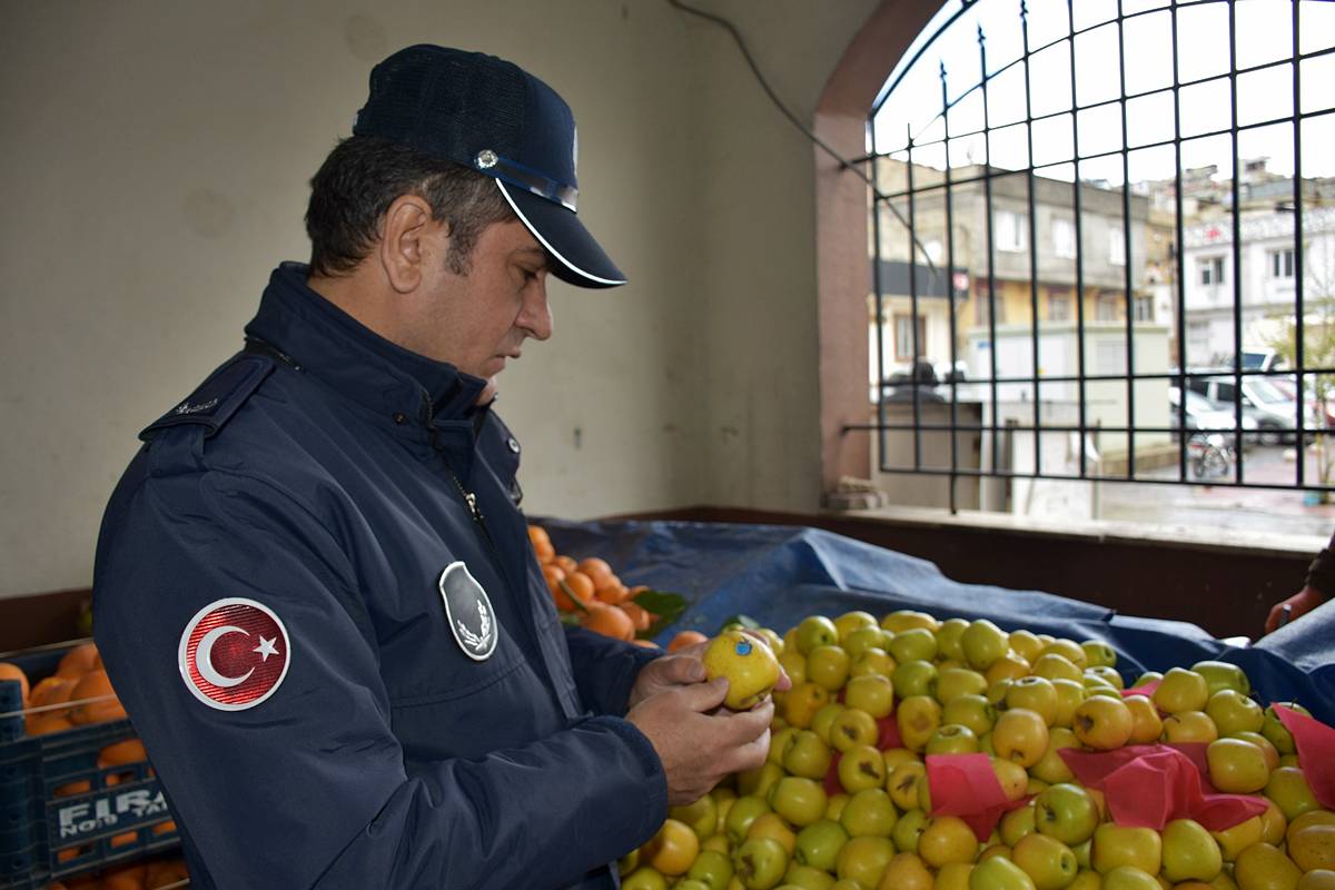 zabitalar-pazar-yerlerini-denetler-mi-1.jpg