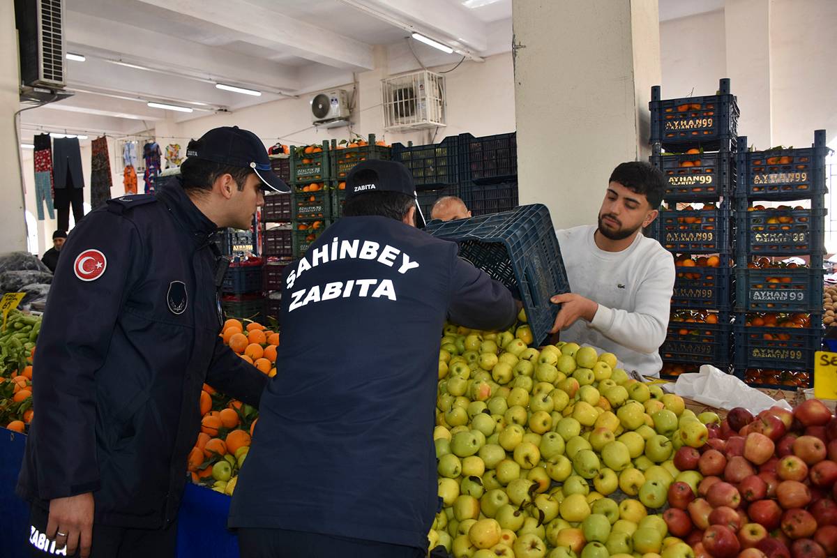zabitalar-pazar-yerlerini-denetler-mi-7.jpg