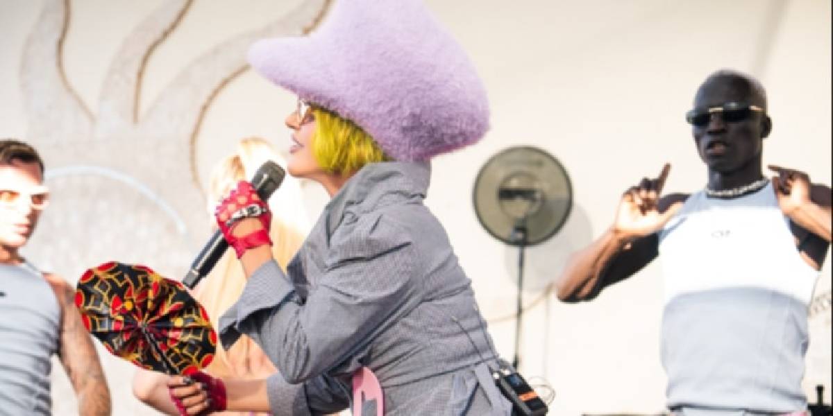 hande-yener-2.jpg