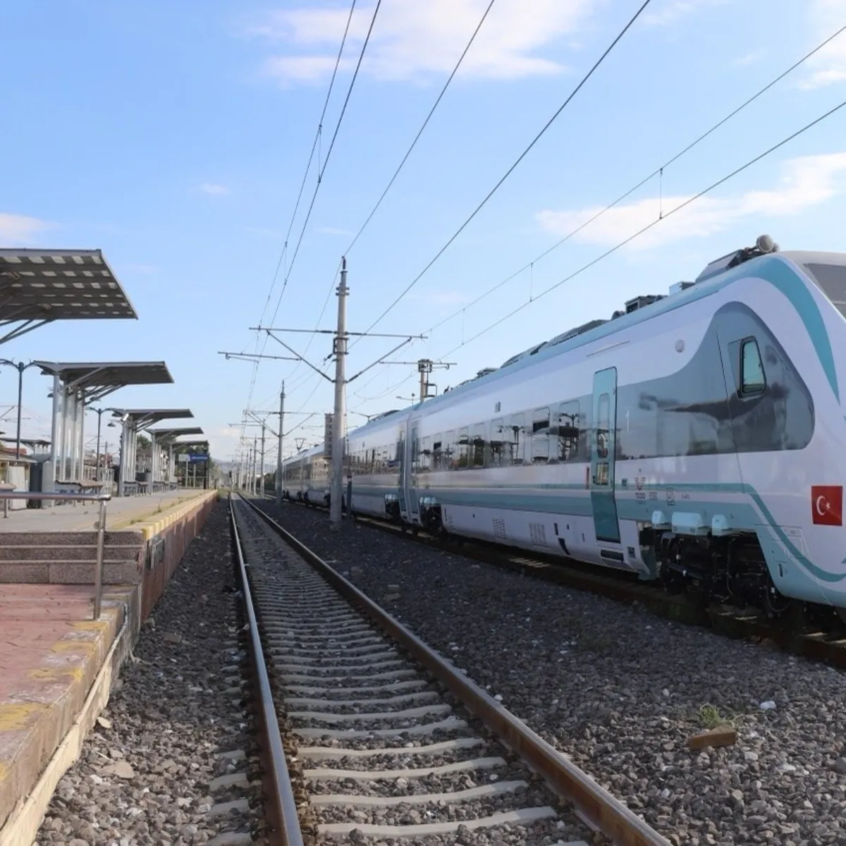 1200x1200-bakan-uraloglu-mujdeyi-verdi-uzunkopru-halkali-hattinda-milli-elektrikli-tren-donemi-1784367848076.webp