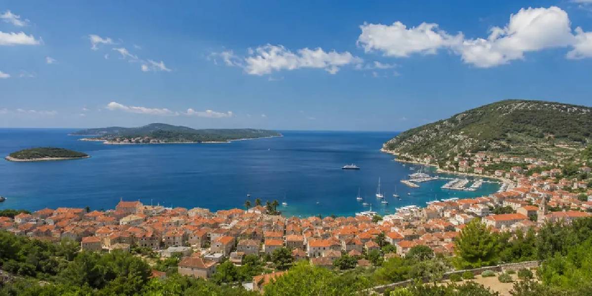 hirvatistan-vis-adasi-1.jpg