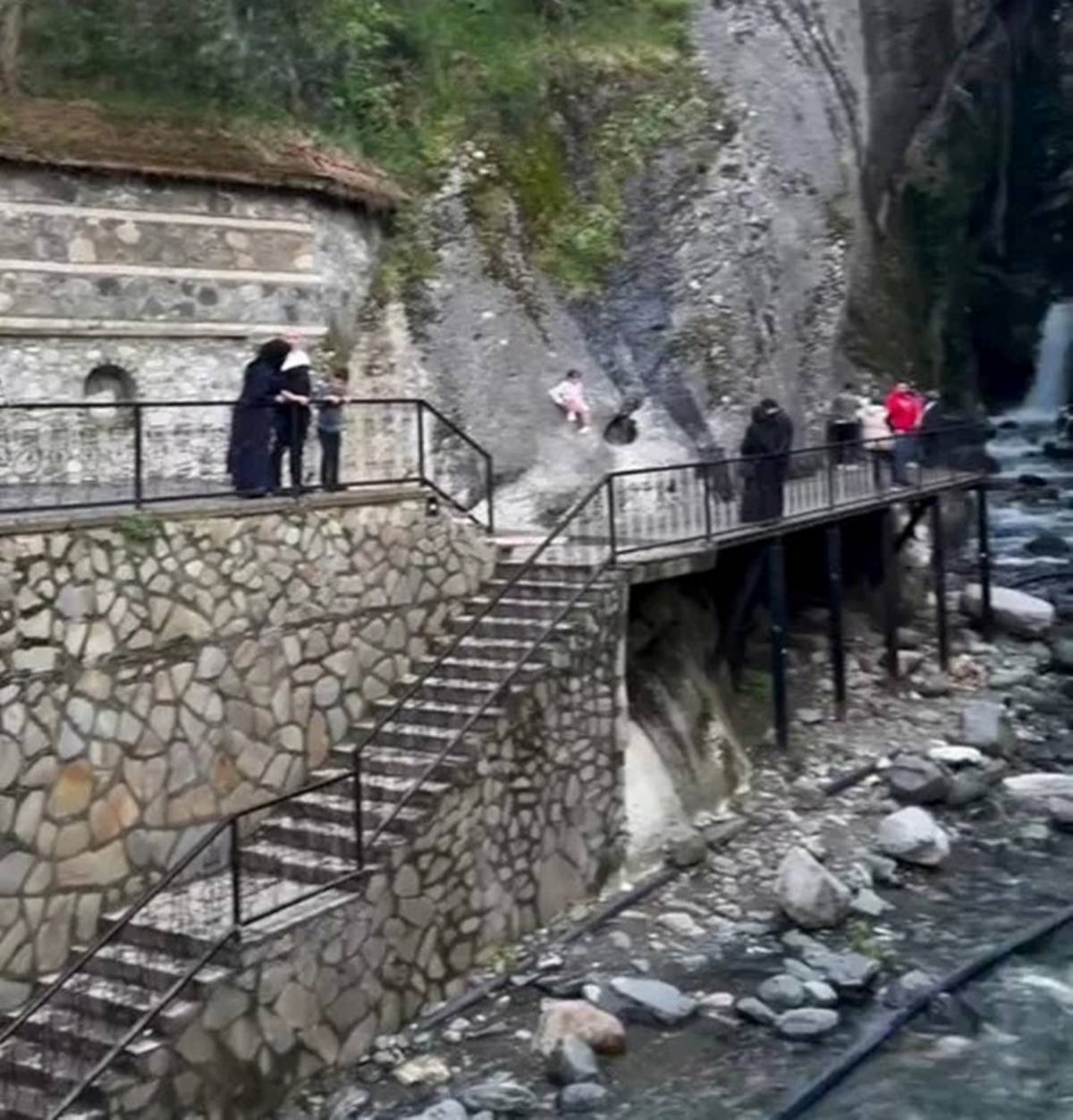 bursa-kestel-saitabat-selalesine-giris-yasaklandi-mi-8.jpg