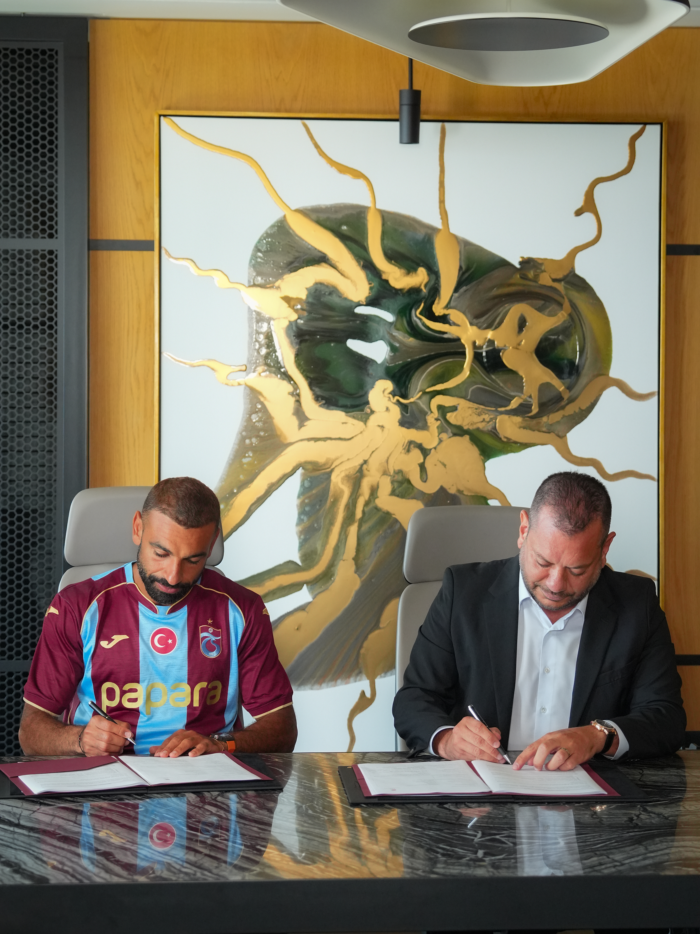 aa-20260806-42155735-42155733-trabzonspor-muhammed-salahi-renklerine-bagladi.jpg
