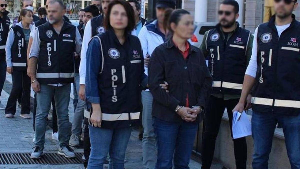 kusadasi-belediyesine-3-dalga-operasyon-rusvet-sorusturmasinda-15-gozalti-7-suph-6a7580b652139.jpg