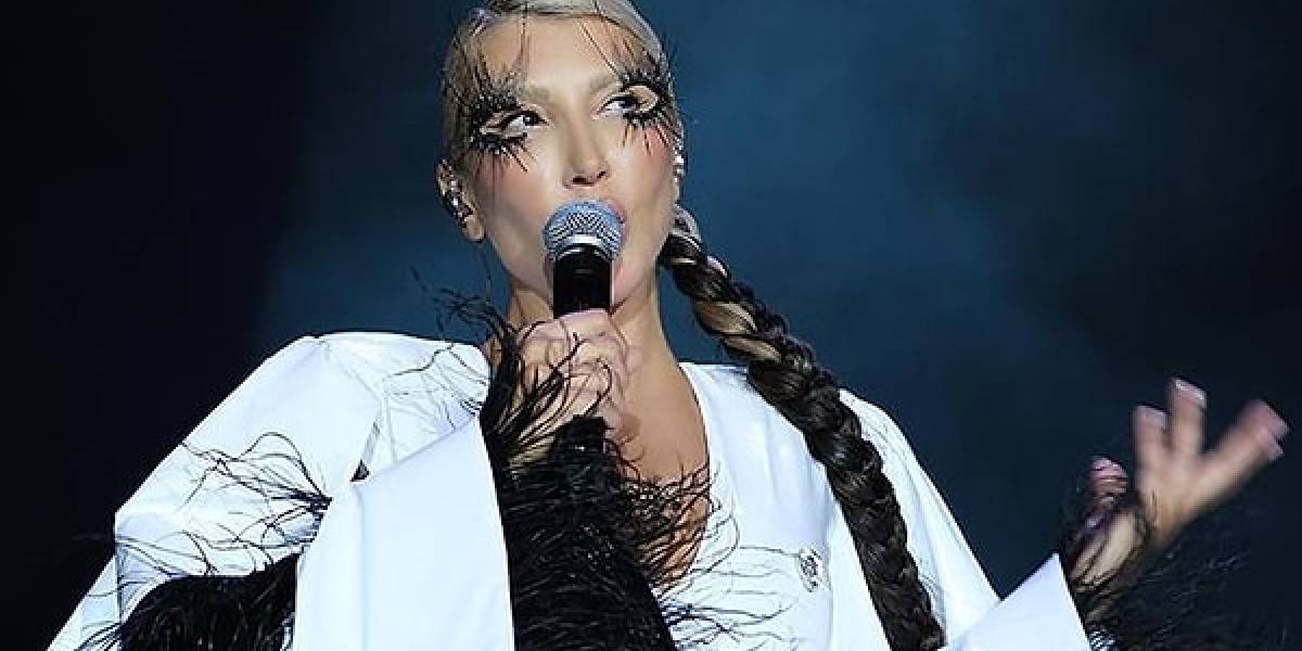 hande-yener-1.jpg