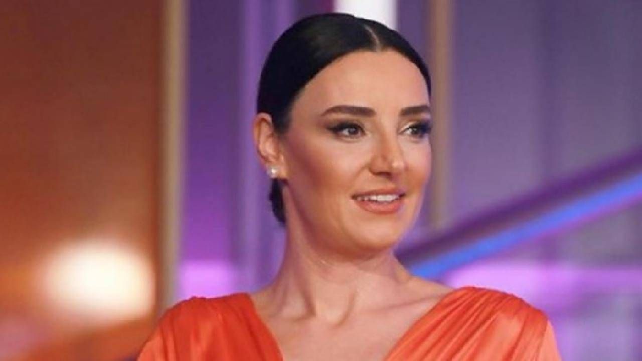 unlu-sarkici-sevcan-orhan-menajerinin-yaptigini-gorunce-soke-oldu-solugu-mahkemede-aldi-17404675419624.jpg
