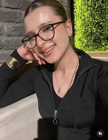 ayse.jpg