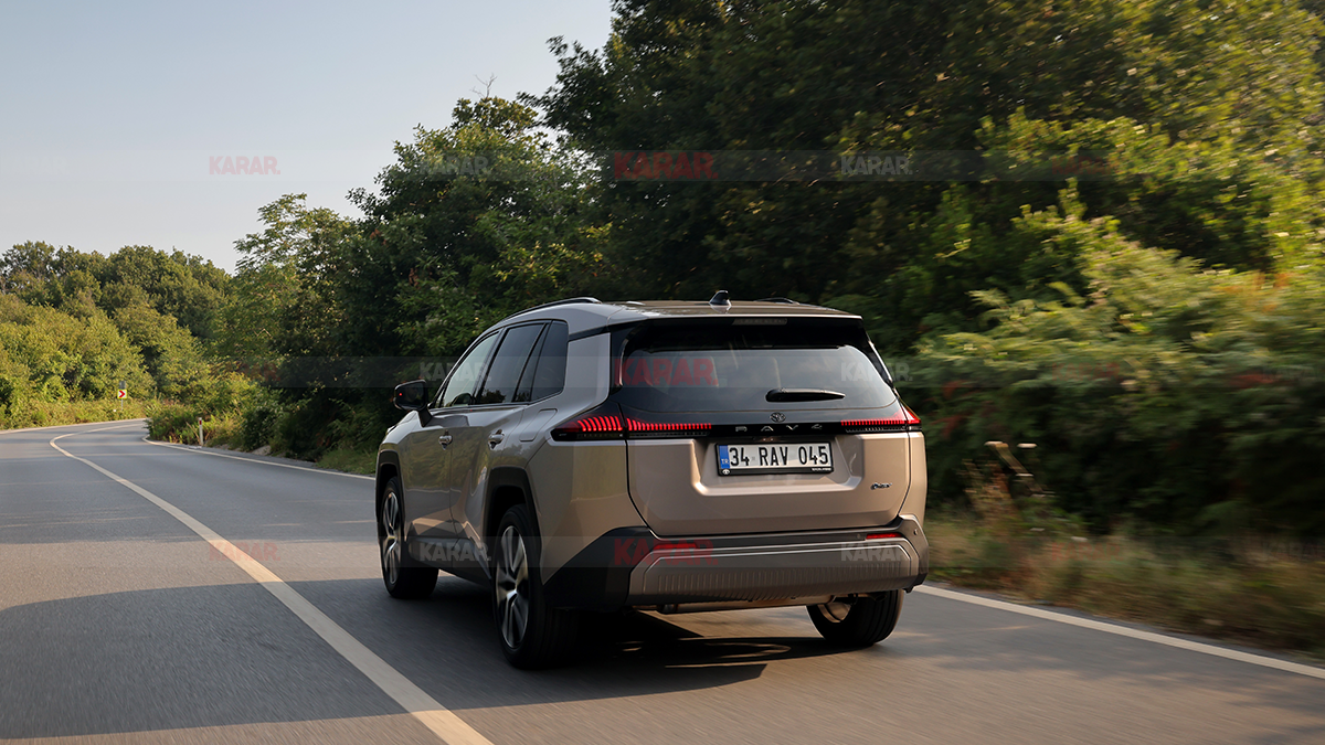 toyota-rav4-arka-profil.png