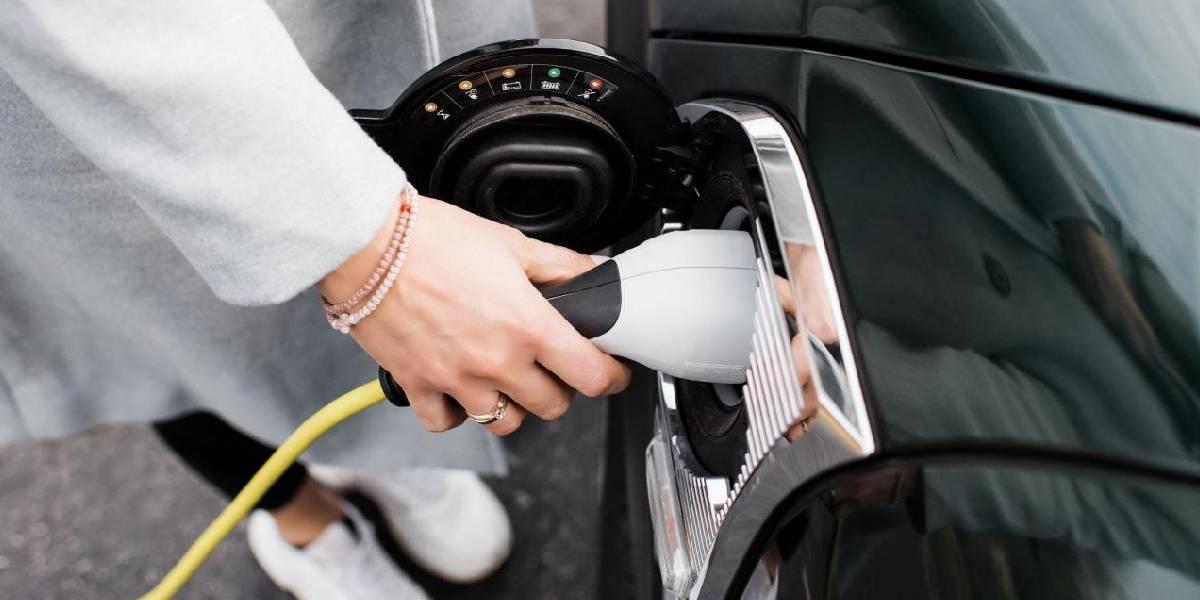 elektrikli-araclar-hibritlerden-daha-ucuz-hale-geldi-1.jpg