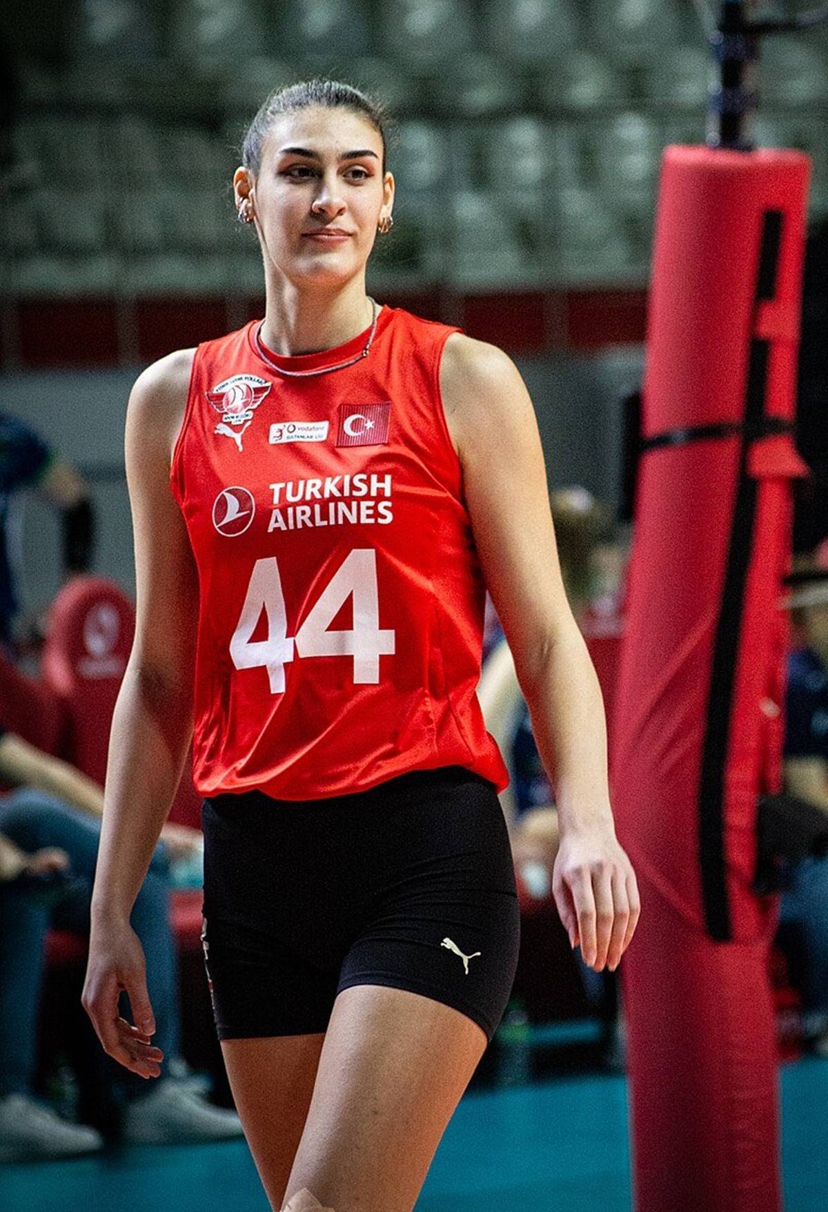 karmen-aksoy-hangi-takimda-oynuyor.jpg