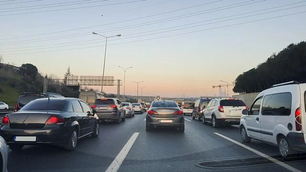 trafikte-yeni-donem-basliyor-alo-193-ortak-hasar-ihbar-merkezi-1-eylulde-faaliyete-gececek.webp