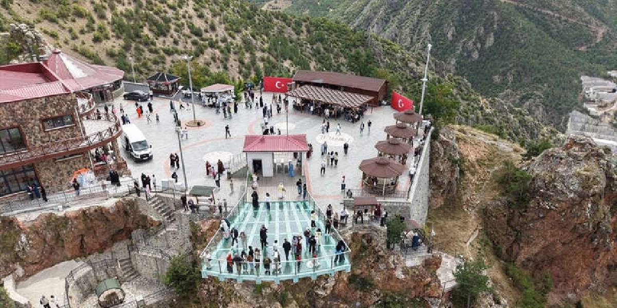 gumushane-cam-seyir-terasi-1.jpg