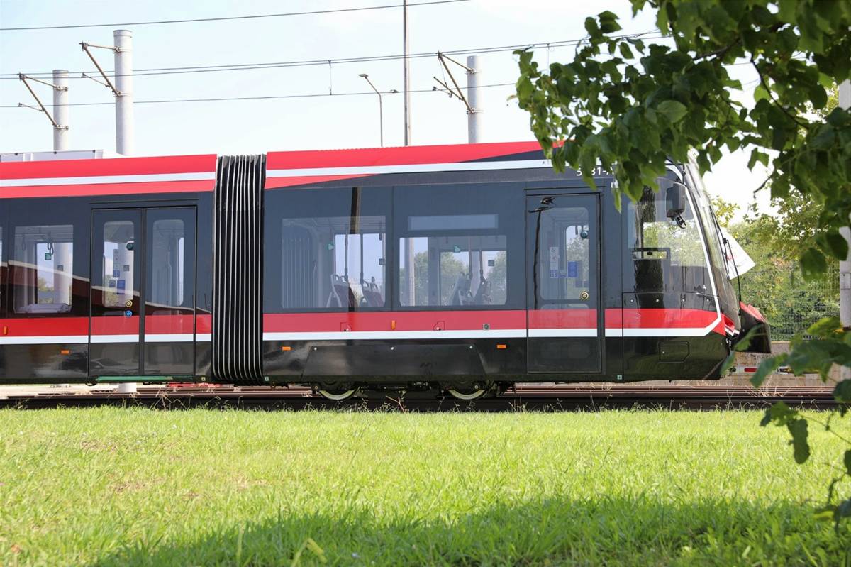 samsun-yeni-tramvay-araclari-geldi-mi-2.jpg